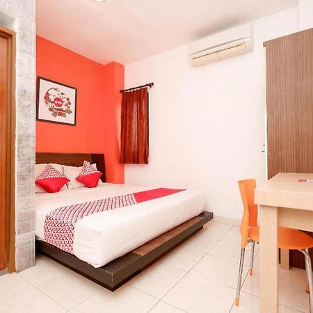 Oyo 1251 Residence 8 Semarang Exterior foto