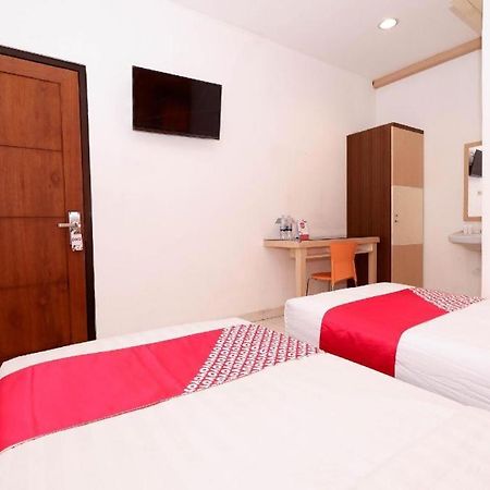 Oyo 1251 Residence 8 Semarang Exterior foto