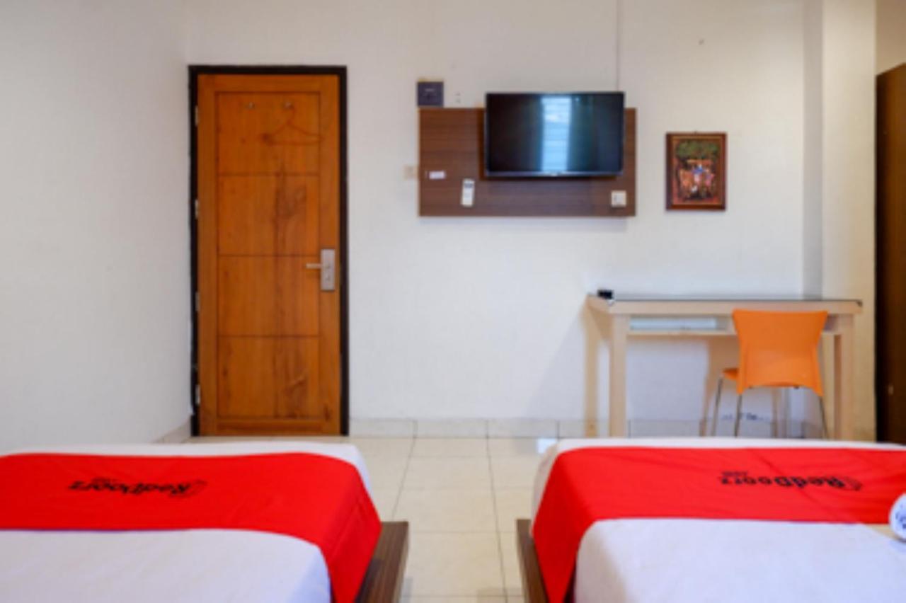Oyo 1251 Residence 8 Semarang Exterior foto