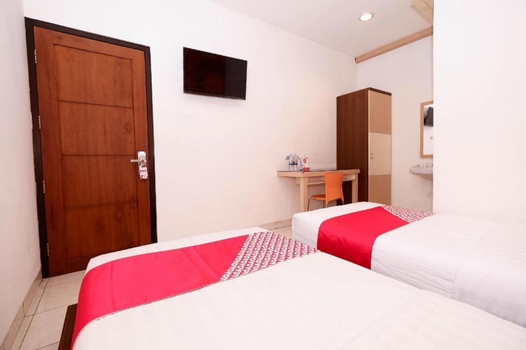 Oyo 1251 Residence 8 Semarang Exterior foto